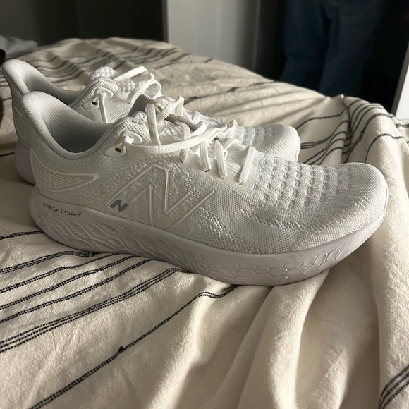 New Balance 1080 V12 - Picture 1 of 4